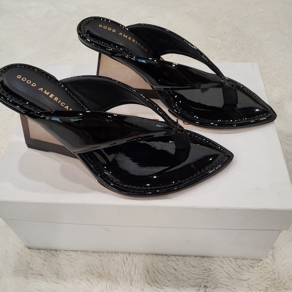 Good American Shoes - Good american glossy sandals